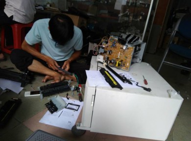 Sửa máy in HP 1102,1102w in bị mờ,in bị kêu,in ra bị kẹt giấy,in ra bị lem đen  tại khu công nghiệp Tân Bình  .